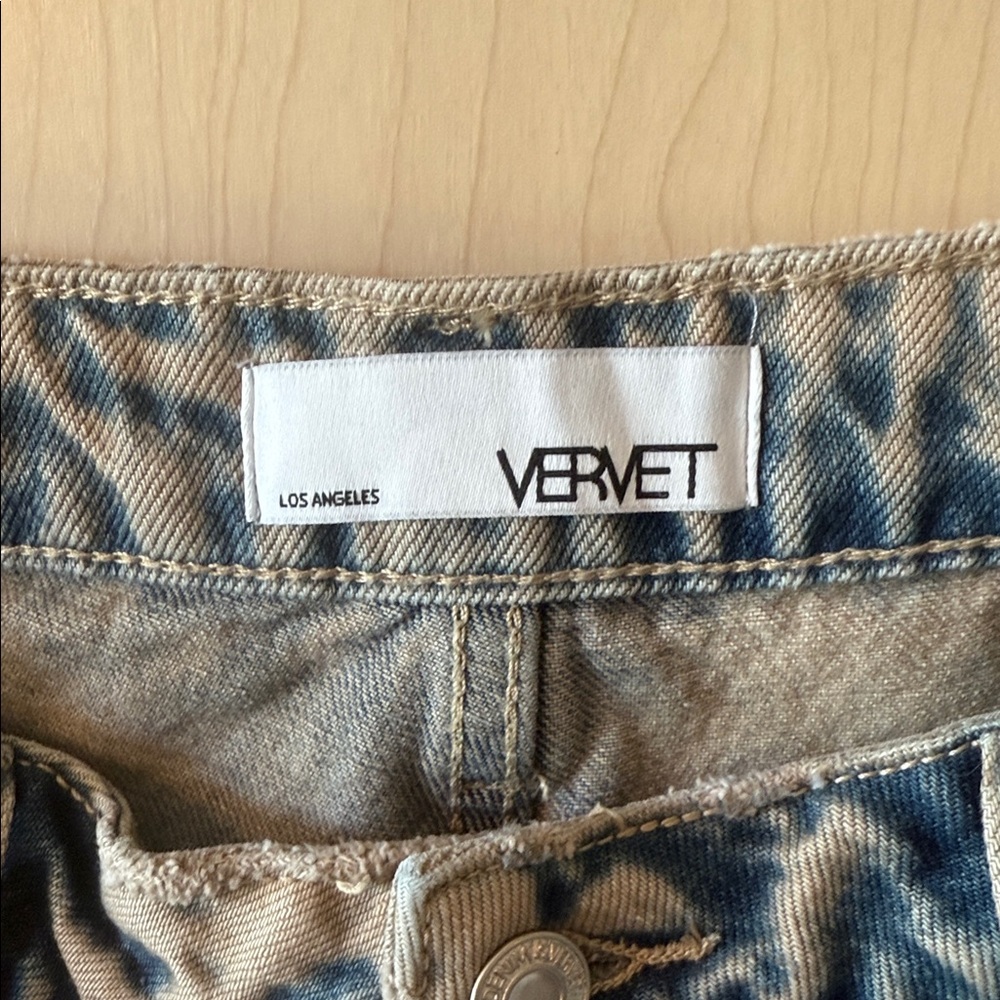 Vervet Distressed Light Wash Jeans